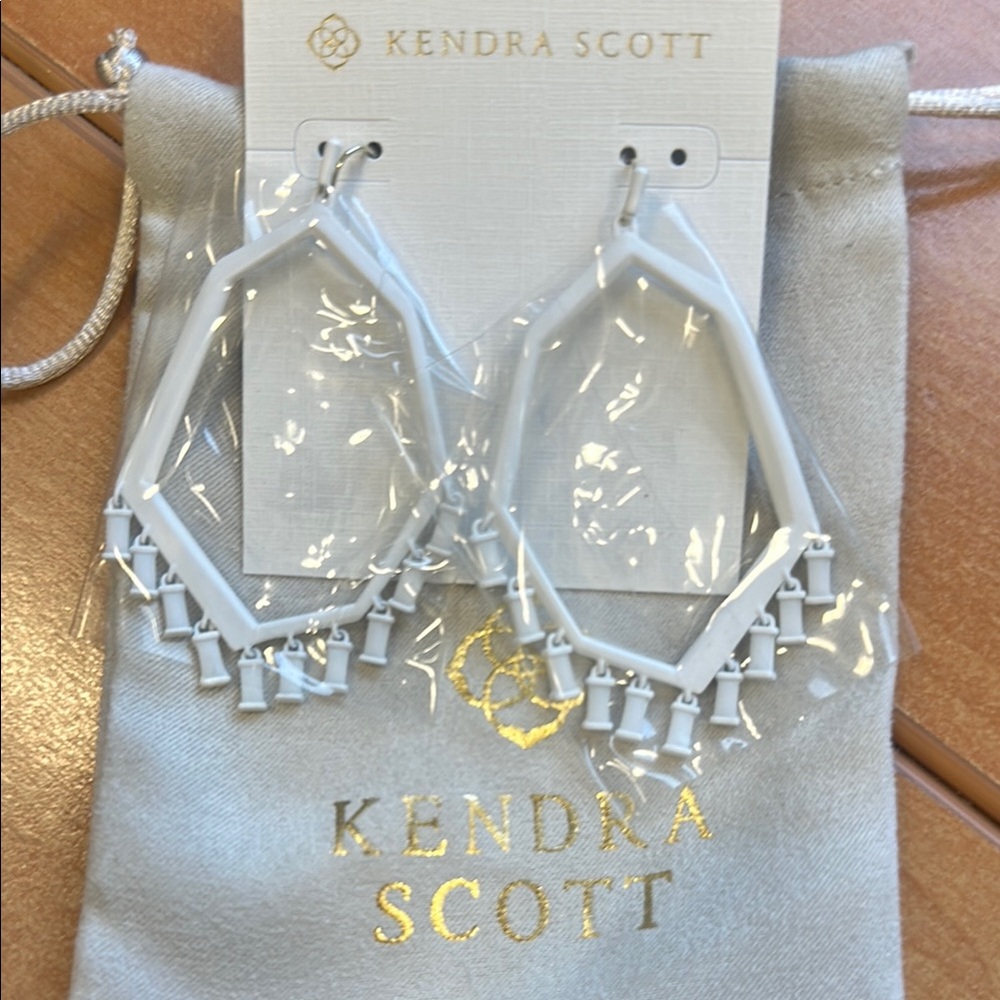 Kendra Scott Thomas Drop earrings in Opaque White